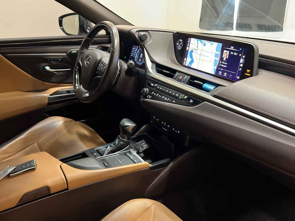 2019 Lexus ES Image 15