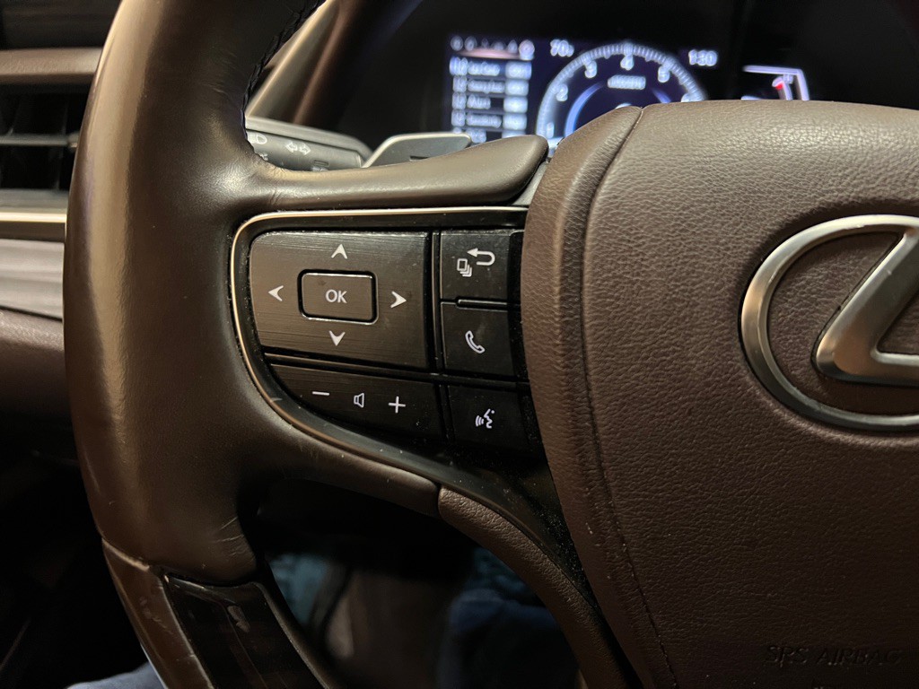 2019 Lexus ES Image 17