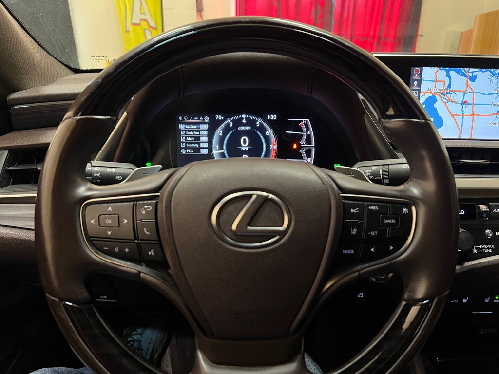 2019 Lexus ES Image 18