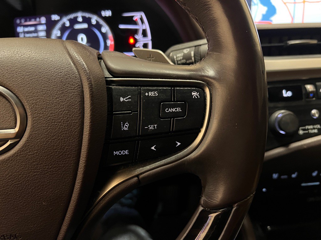 2019 Lexus ES Image 19