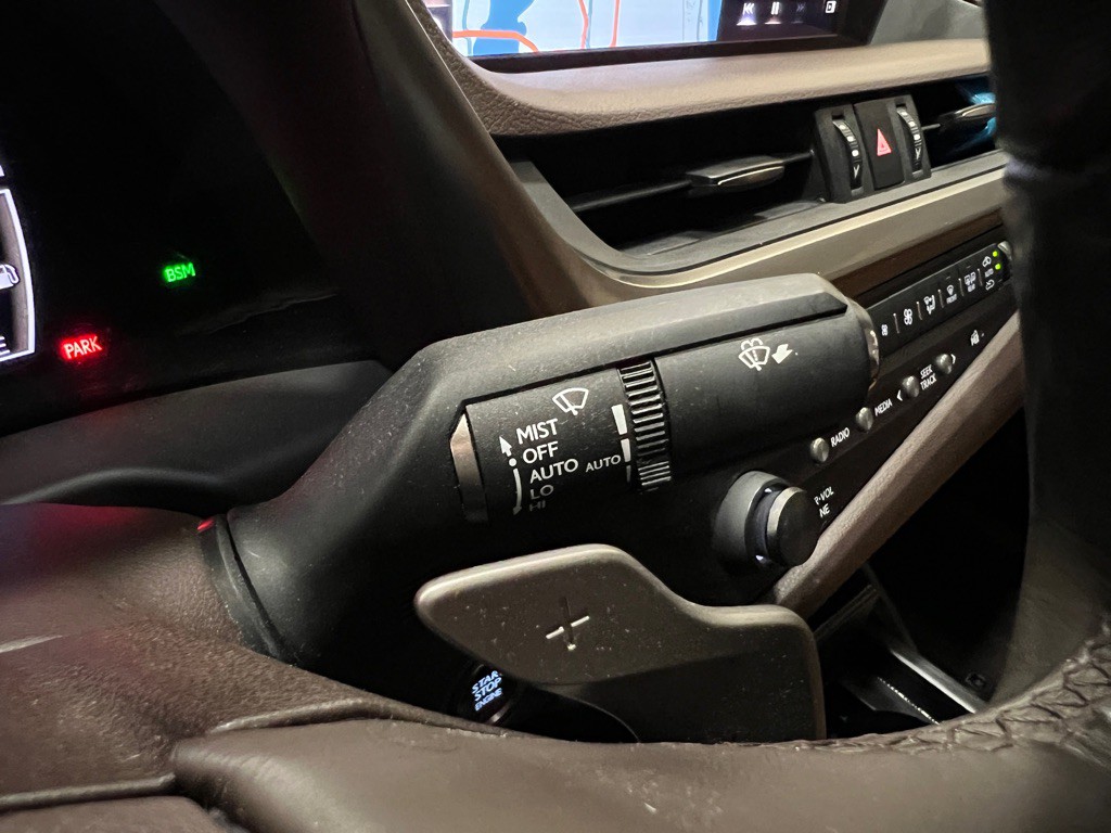 2019 Lexus ES Image 21