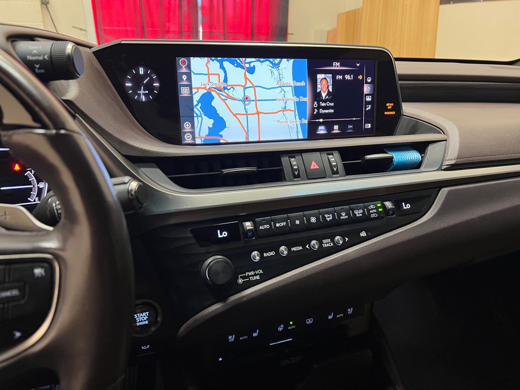 2019 Lexus ES Image 22