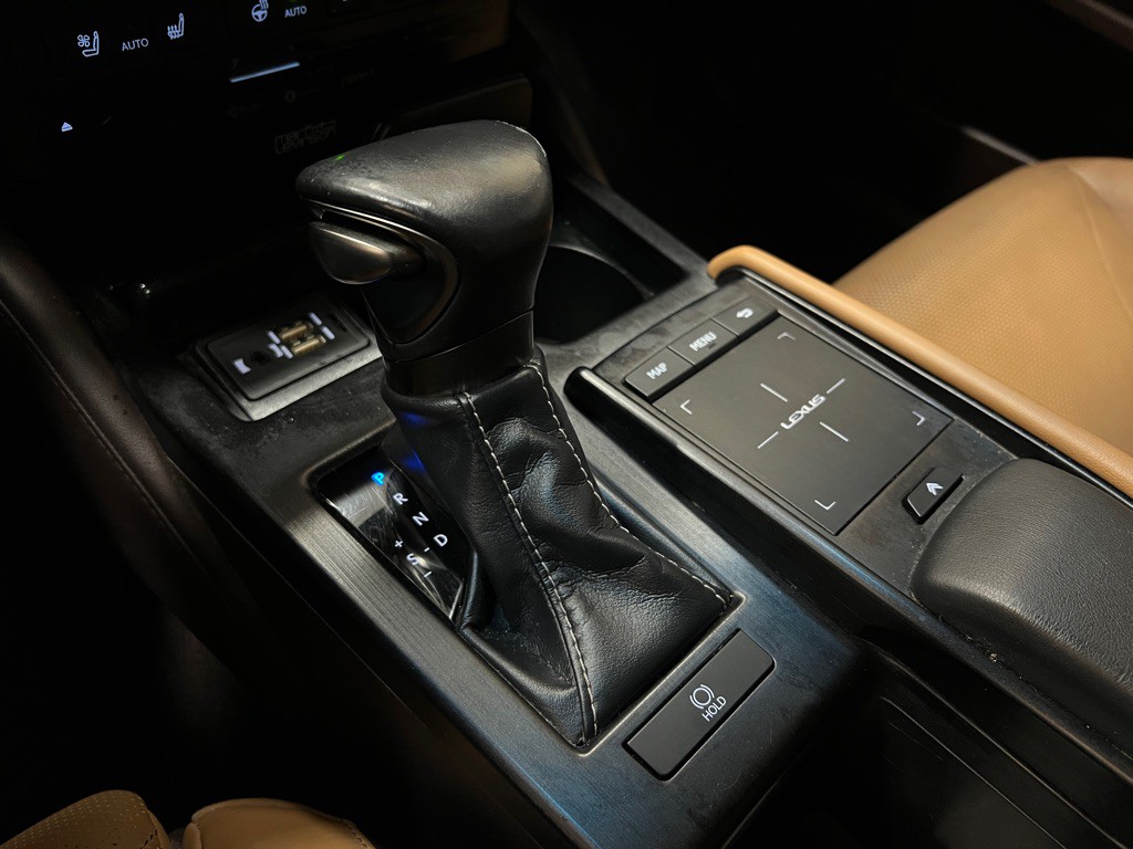 2019 Lexus ES Image 26