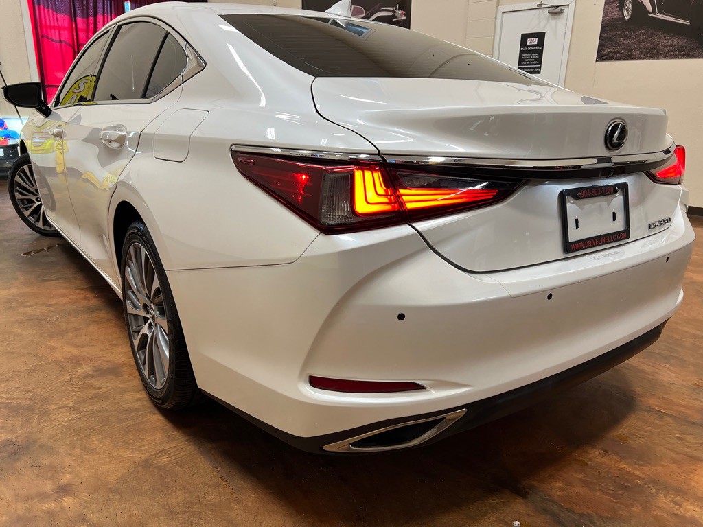 2019 Lexus ES Image 38