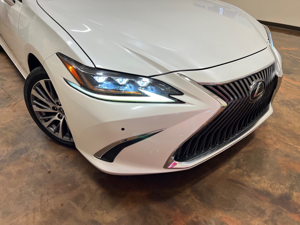 2019 Lexus ES Image 41