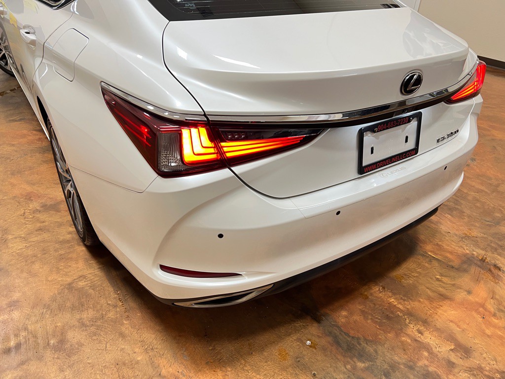 2019 Lexus ES Image 42
