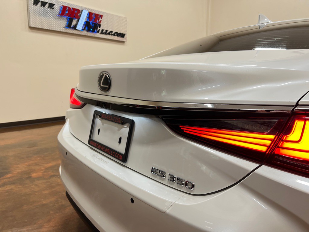 2019 Lexus ES Image 44