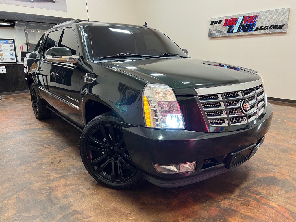 2013 Cadillac Escalade Image 1