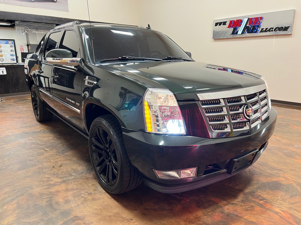 2013 Cadillac Escalade Image 3