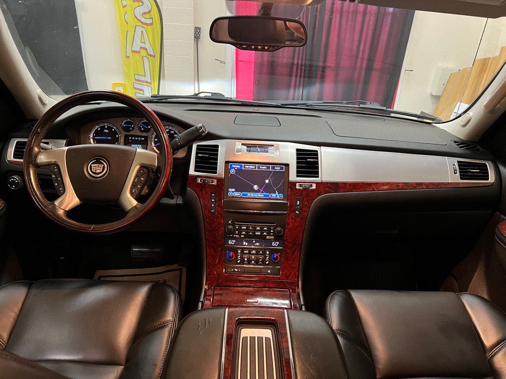 2013 Cadillac Escalade Image 16