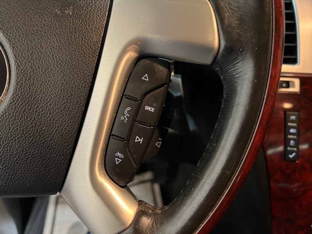 2013 Cadillac Escalade Image 21