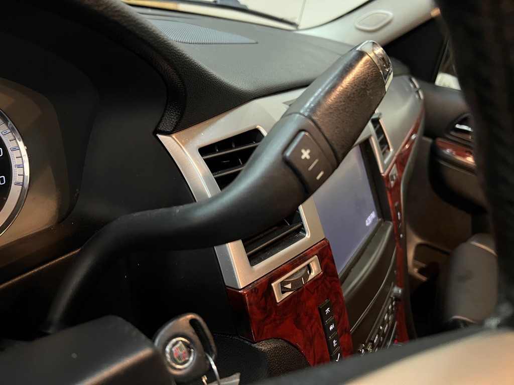 2013 Cadillac Escalade Image 23