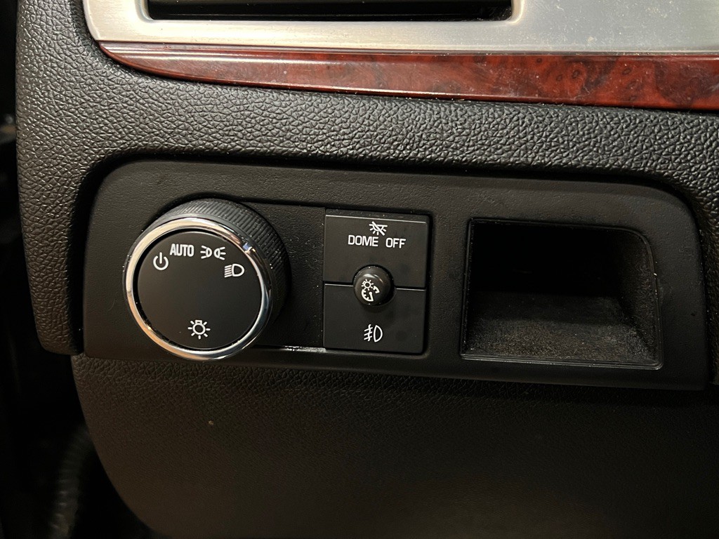 2013 Cadillac Escalade Image 24