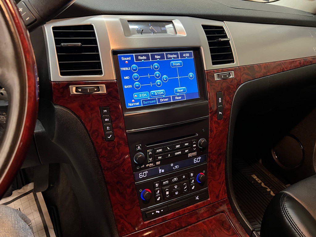 2013 Cadillac Escalade Image 25