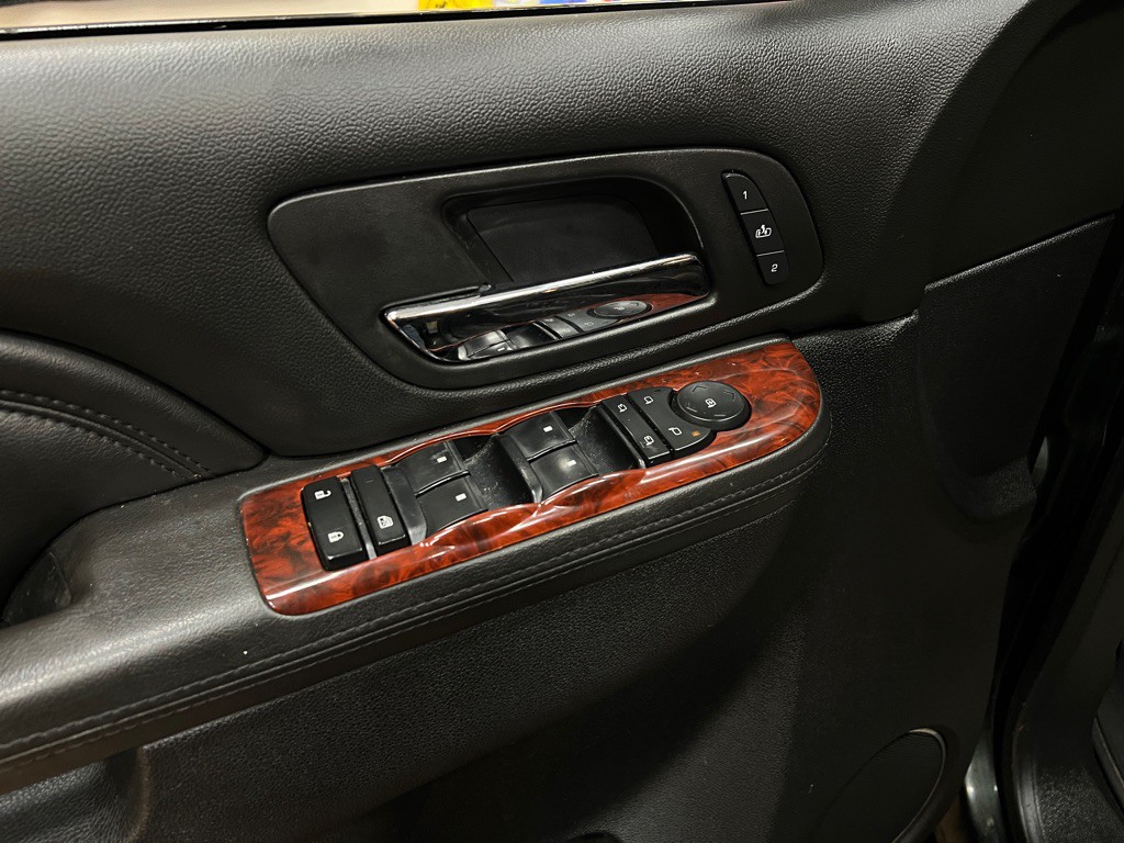 2013 Cadillac Escalade Image 29