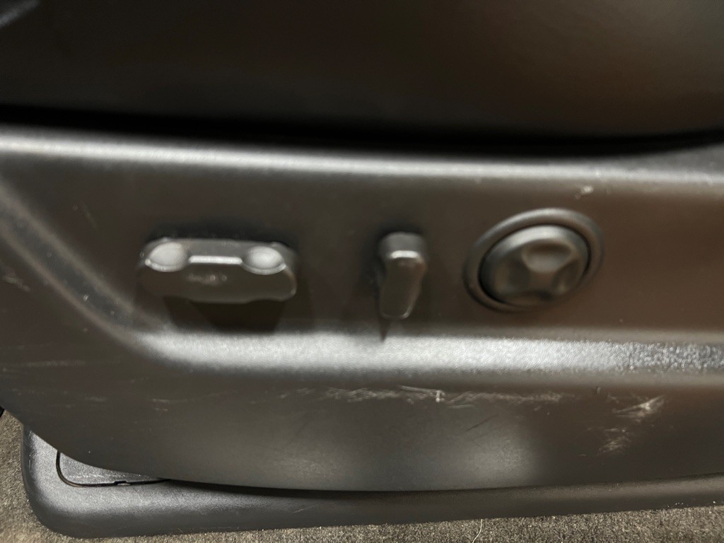 2013 Cadillac Escalade Image 30