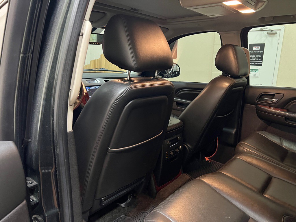 2013 Cadillac Escalade Image 32