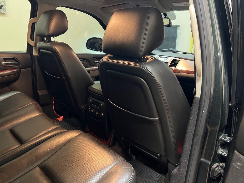 2013 Cadillac Escalade Image 35