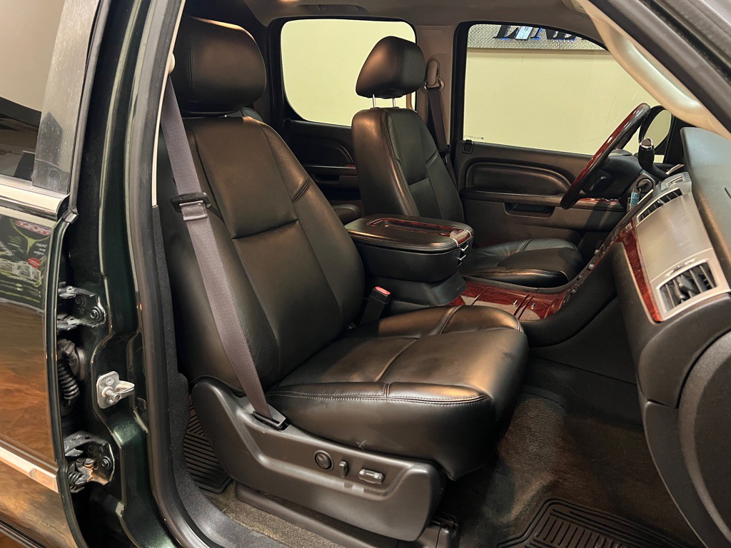 2013 Cadillac Escalade Image 36