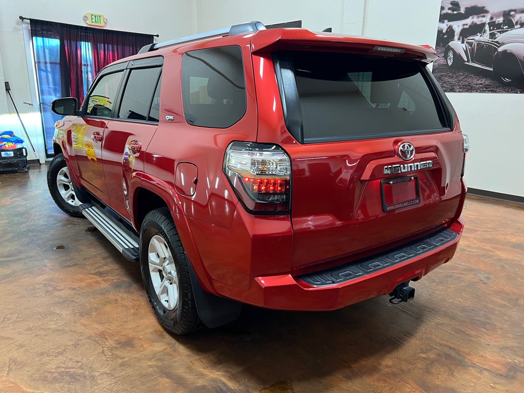 2022 Toyota 4Runner Image 2