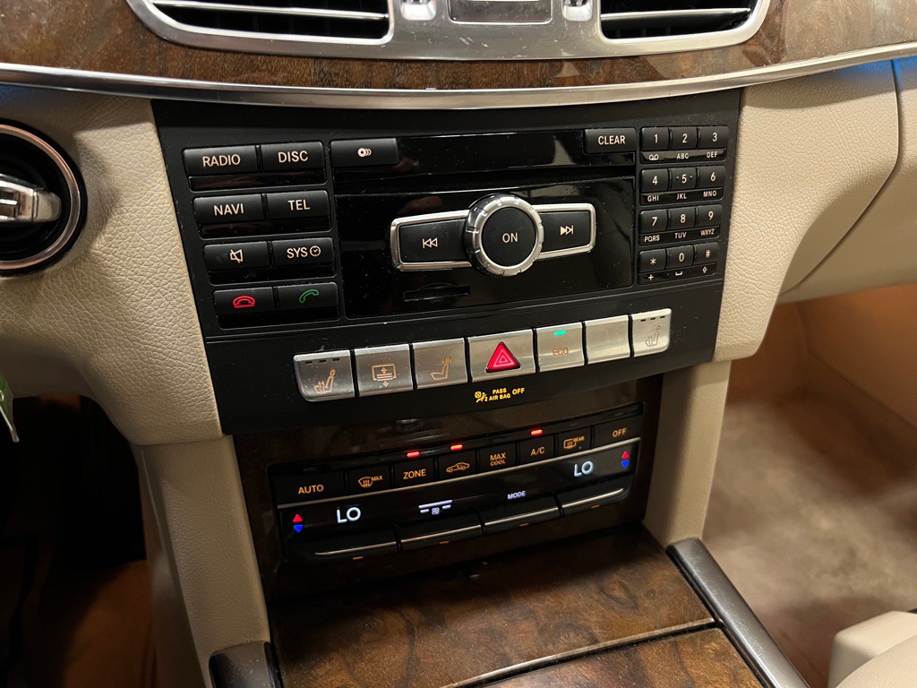 2014 Mercedes-Benz E-Class Image 24