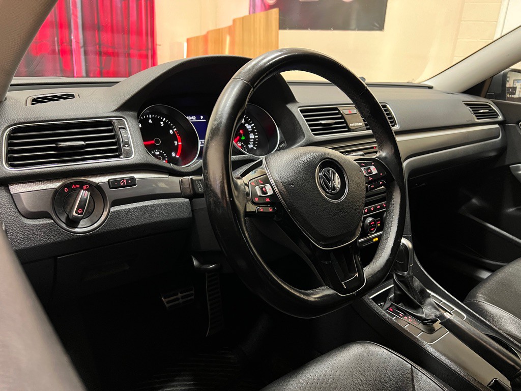 2018 Volkswagen Passat Image 13