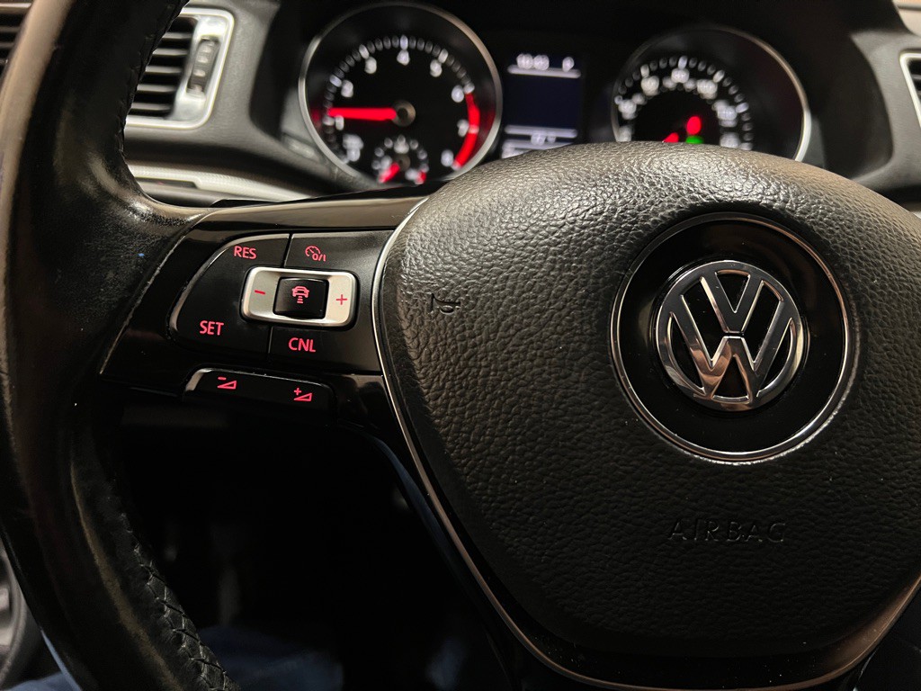 2018 Volkswagen Passat Image 17