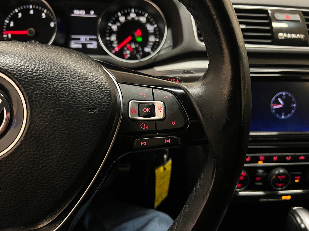 2018 Volkswagen Passat Image 19