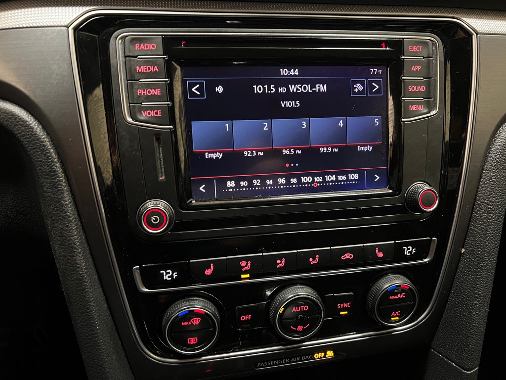 2018 Volkswagen Passat Image 24