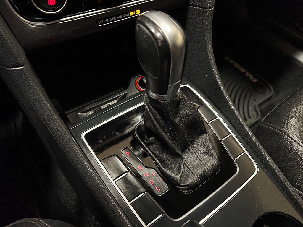 2018 Volkswagen Passat Image 28