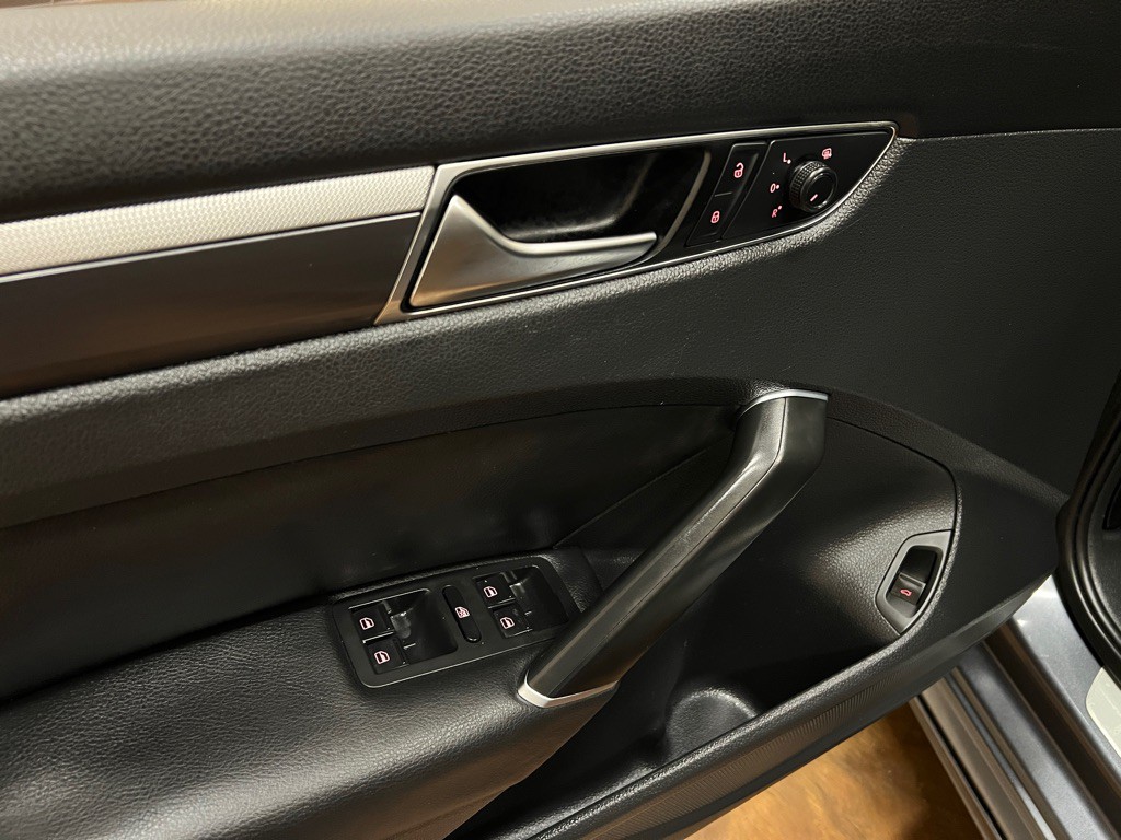 2018 Volkswagen Passat Image 30