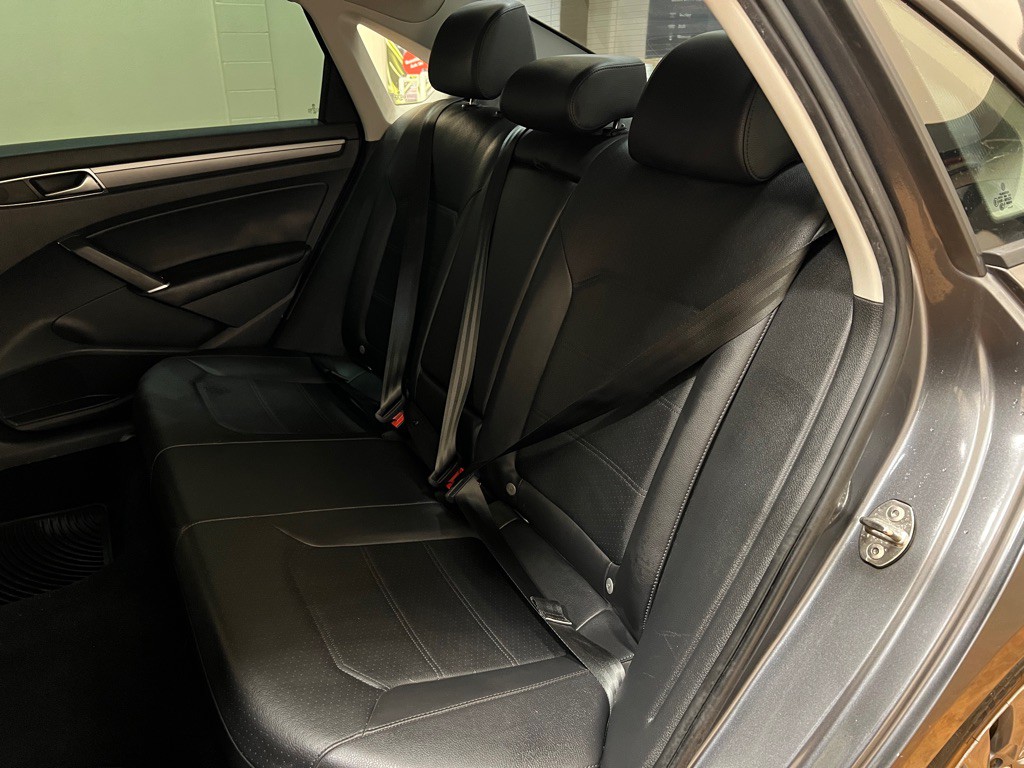 2018 Volkswagen Passat Image 33