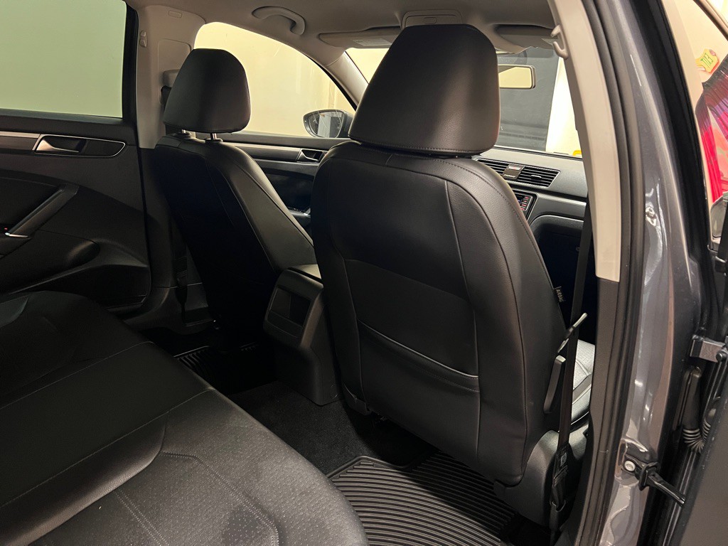 2018 Volkswagen Passat Image 35