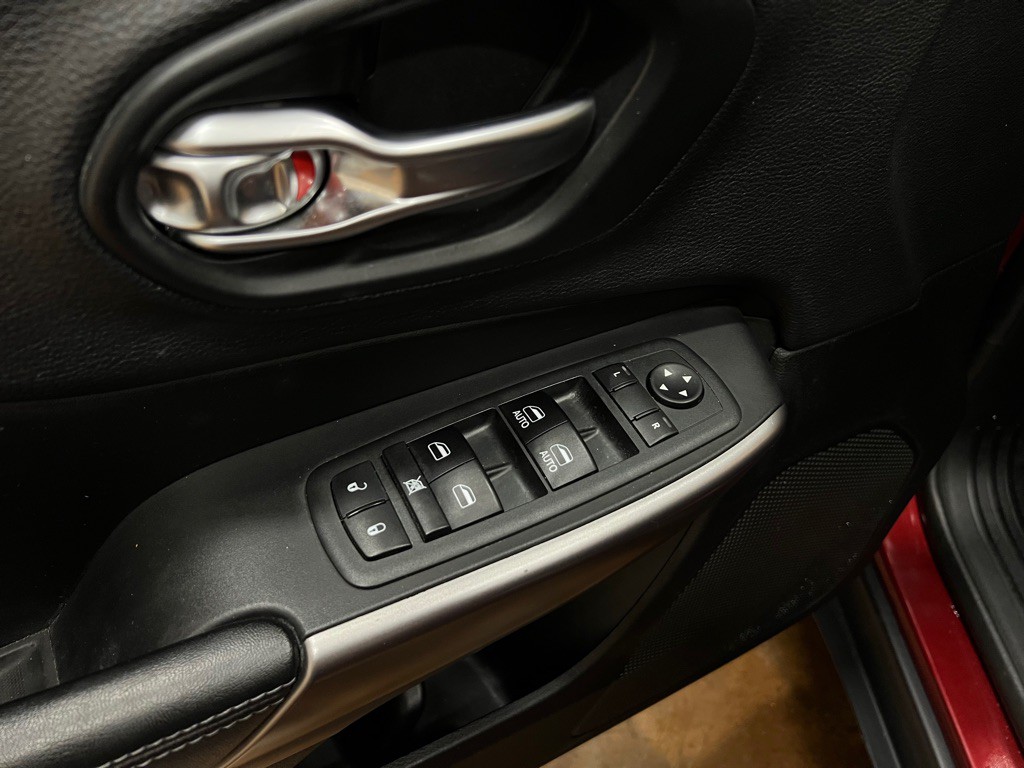 2019 Jeep Cherokee Image 28