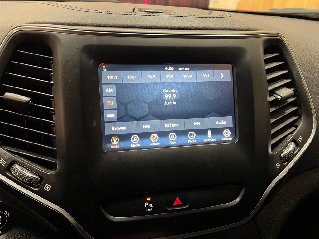 2019 Jeep Cherokee Image 24