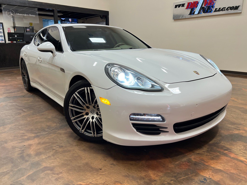 2013 Porsche Panamera Image 1