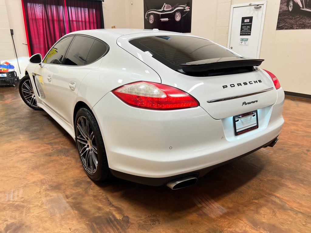 2013 Porsche Panamera Image 2
