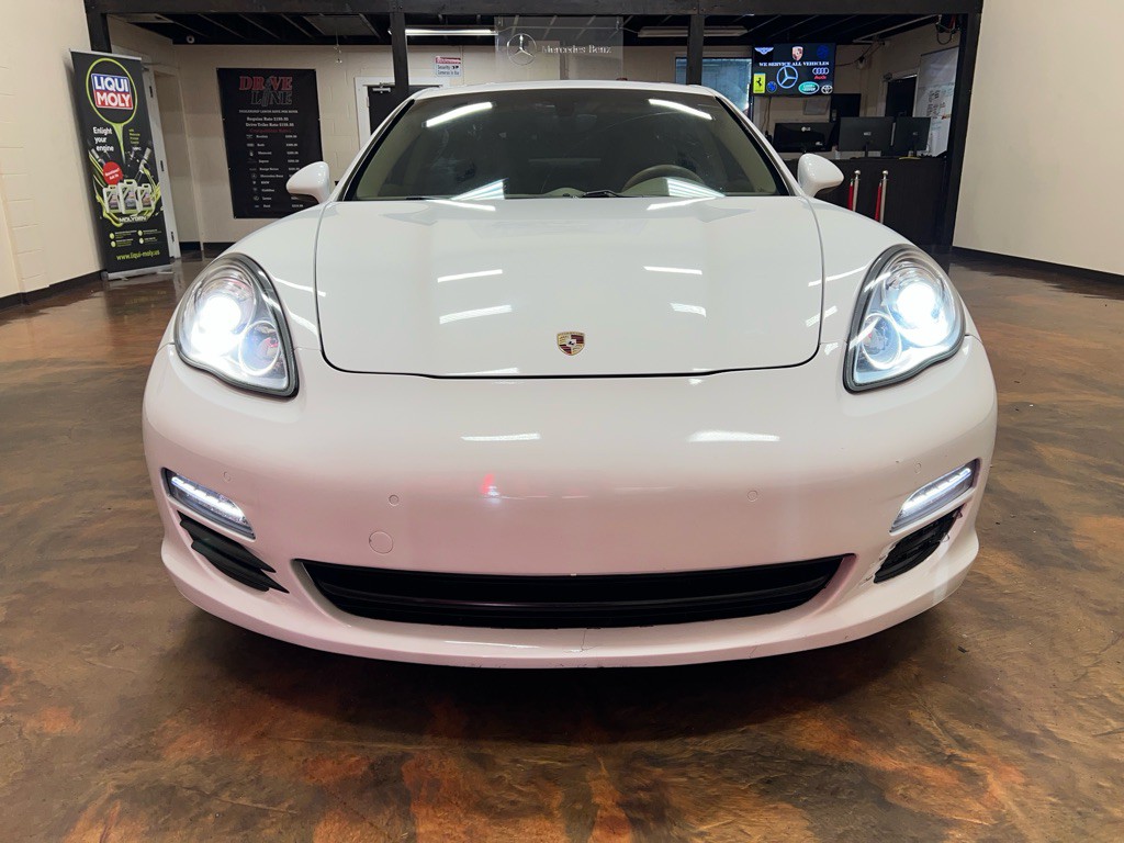 2013 Porsche Panamera Image 4