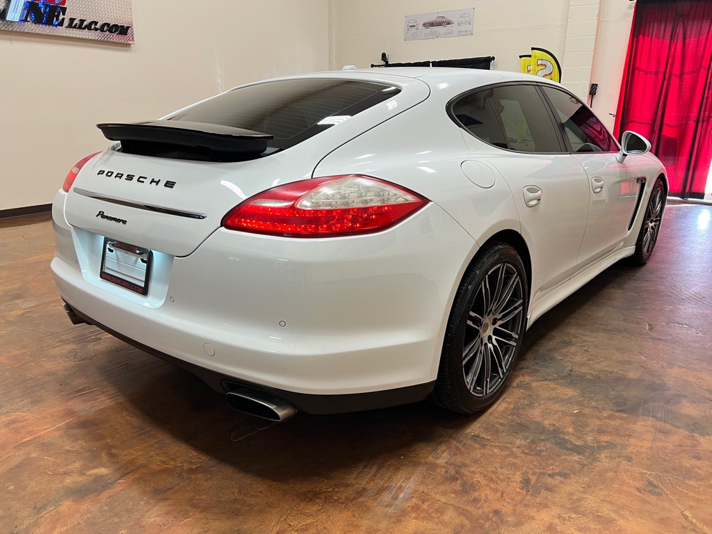 2013 Porsche Panamera Image 9