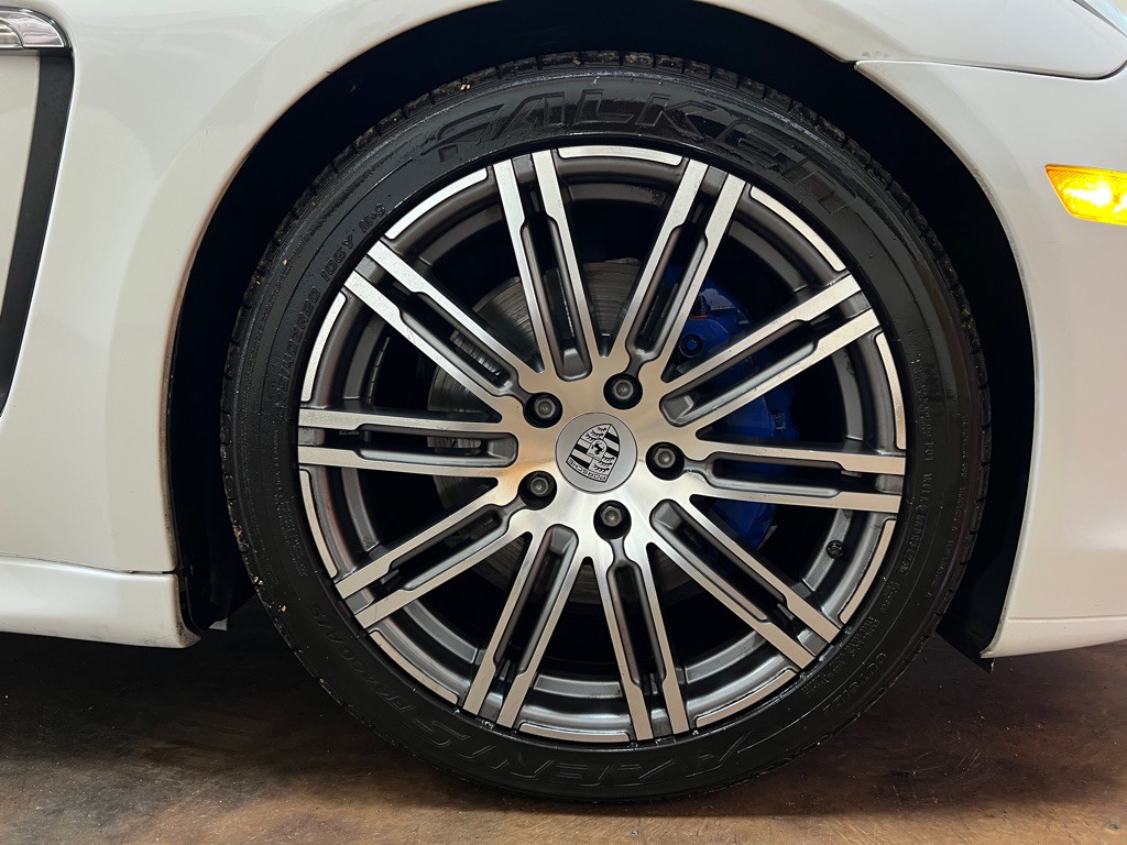 2013 Porsche Panamera Image 11