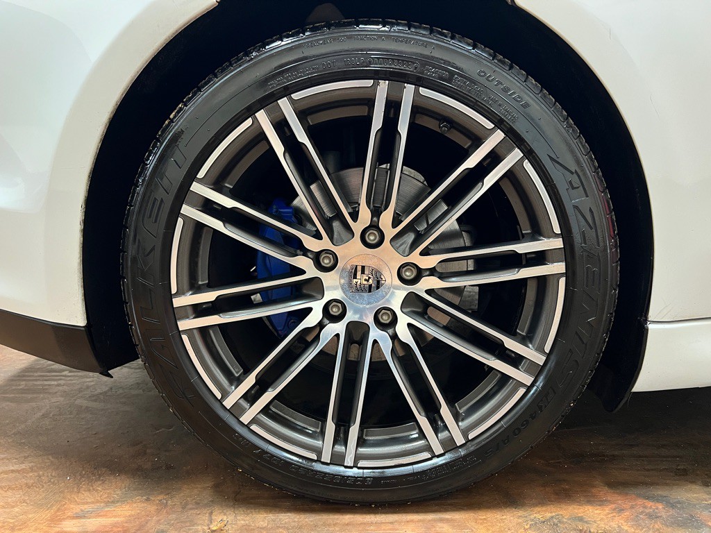 2013 Porsche Panamera Image 12