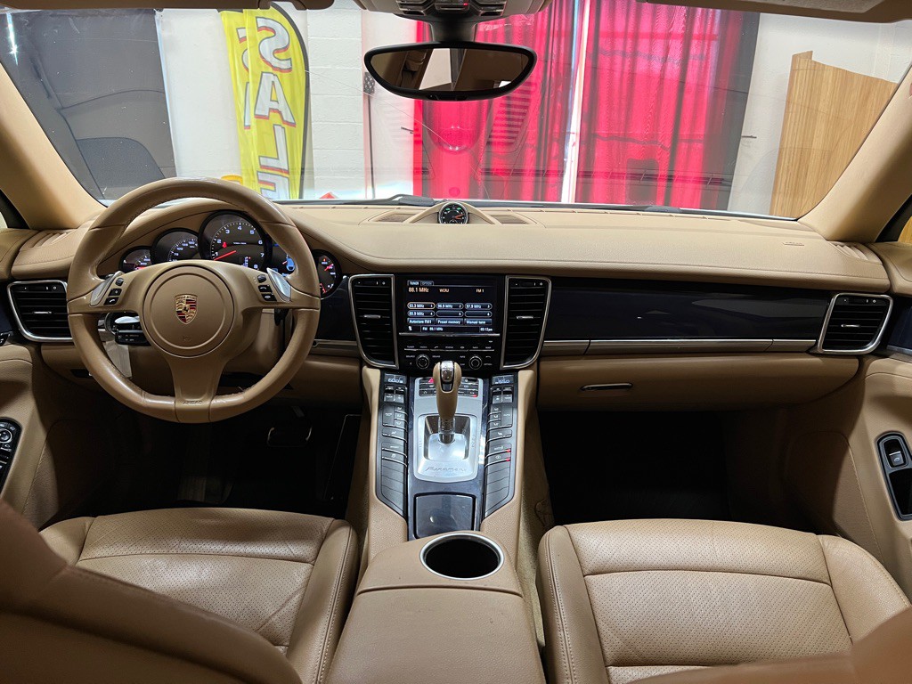 2013 Porsche Panamera Image 14