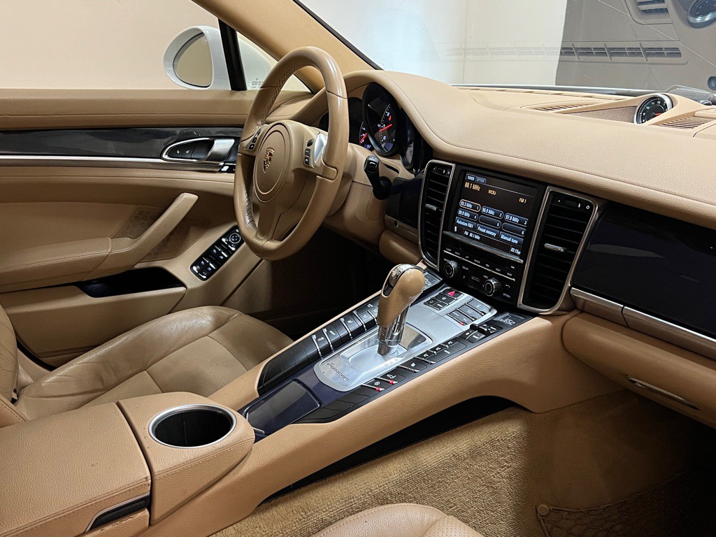 2013 Porsche Panamera Image 15