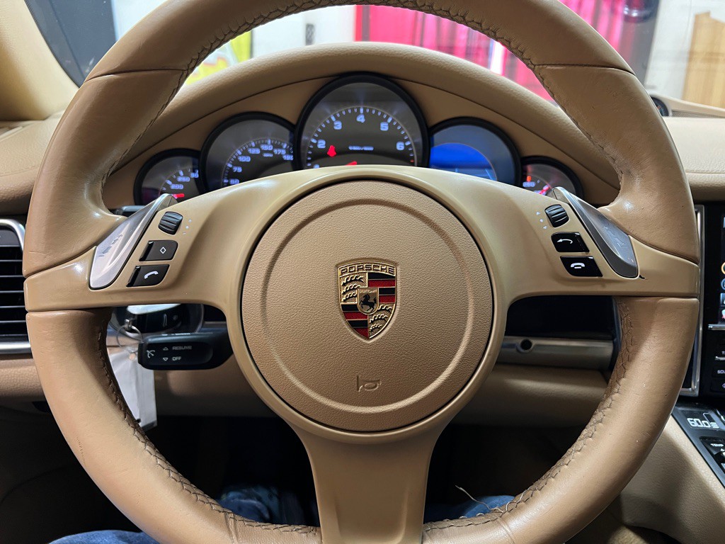 2013 Porsche Panamera Image 18