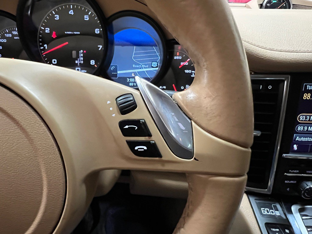 2013 Porsche Panamera Image 19