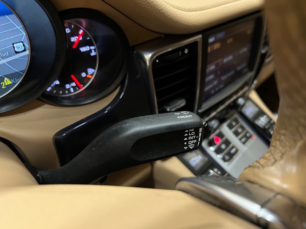 2013 Porsche Panamera Image 21