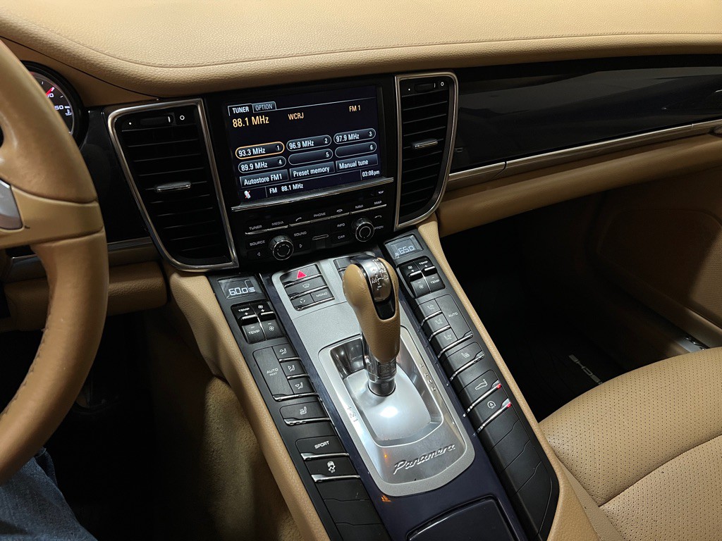 2013 Porsche Panamera Image 22