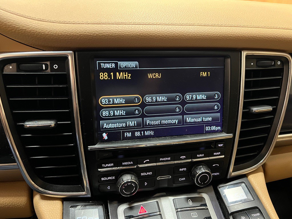 2013 Porsche Panamera Image 23