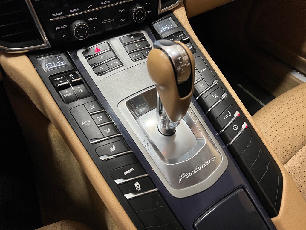 2013 Porsche Panamera Image 26