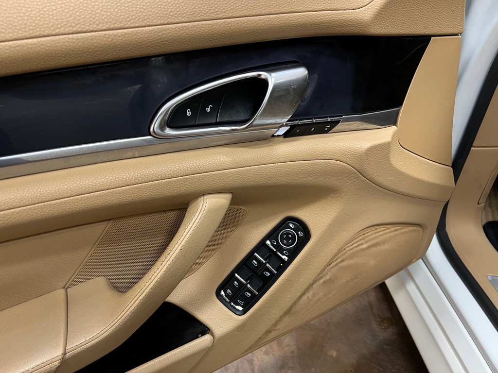 2013 Porsche Panamera Image 28